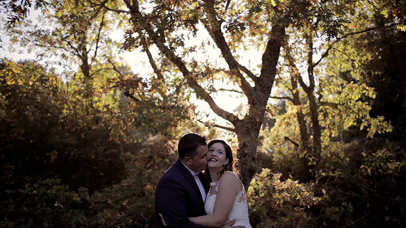 Video de boda en Salamanca de Carlos Lorenzo filmmaker. Divertido, natural. Grabado en la finca Casas del Sevillano